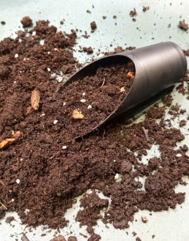 Pelle de Rempotage Compacte pour Plantes d’Intérieur alternative