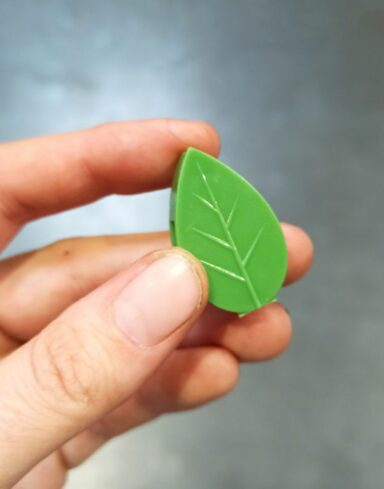 clips feuilles fixation murale plante